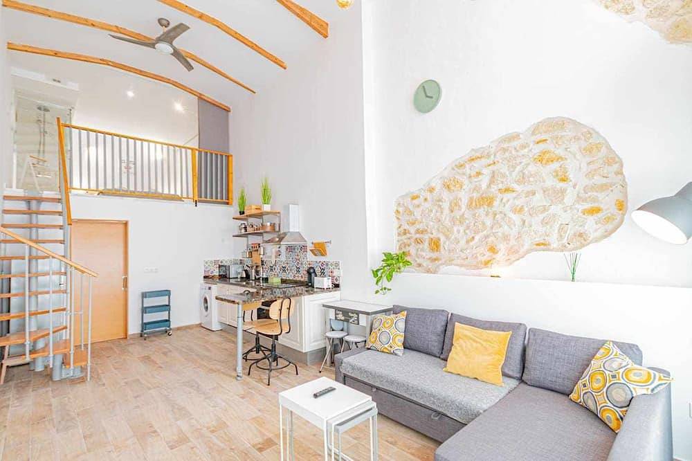 Entire apartment, Suncastle Romantic Loft! in El Barrio, Alicante