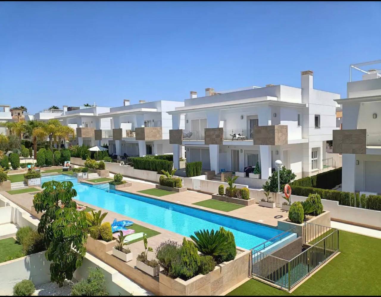 Villa de luxe « Exclusiva » avec piscine partagée, Wi-Fi et climatisation in Rojales, Costa Blanca
