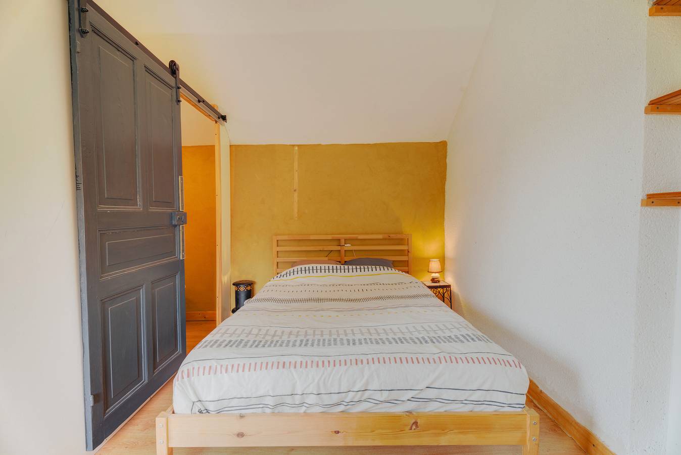 Studio entier, Studio 'Gite 1 ou 2 Personnes Sauna Et Étang' avec jardin partagé et Wi-Fi in Broons, Région de Dinan