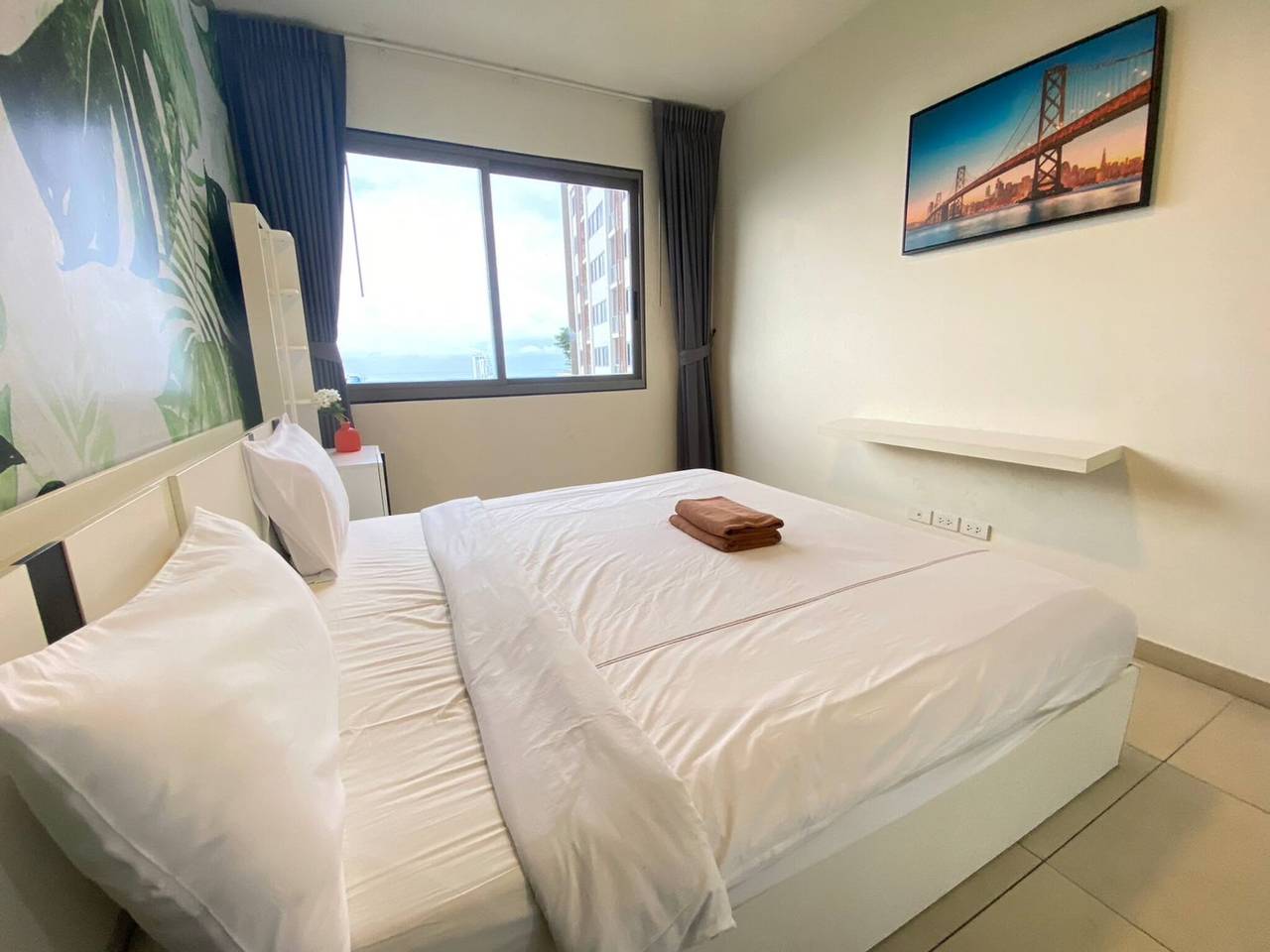 Apartamento entero, Unidad de 2 dormitorios en piso alto con vista al mar in Pattaya, Provincia de Chon Buri