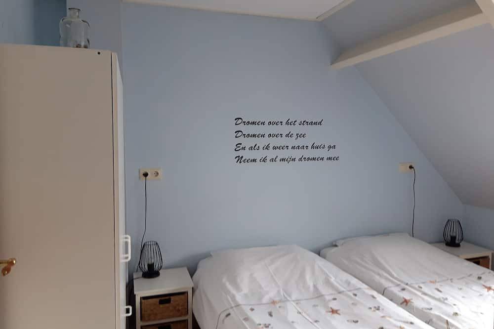 Geheel appartement, Cozy holiday apartment 100 m from the dike and the beach in Westkapelle, Walcheren