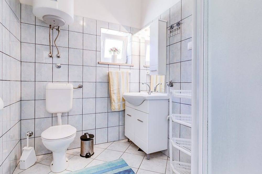 Ganze Wohnung, Balkon mit Meerblick, Fazana, 280m zum Hauptstrand, 400m bis zur Altstadt in Fazana, Südküste Istrien