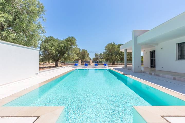 Agriturismo per 6 persone, con Terrazza e Giardino nonché Panorama a Carovigno
