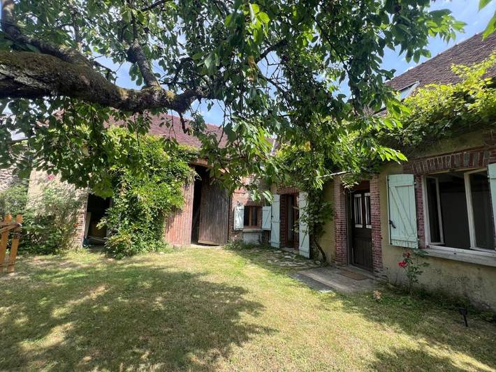 Location de vacances pour 8 personnes, avec Terrasse et Jardin dans Bœurs-en-Othe