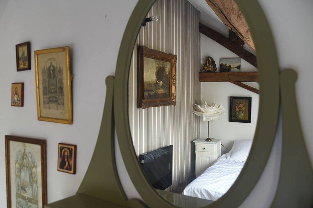 B&B at Résidence des Artistes. Luxurious, very quiet residence with excellent cuisine in Larochemillay, Parque natural de Morvan