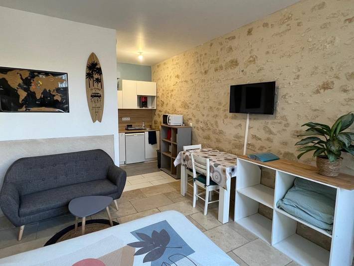 Gîte pour 2 personnes, avec terrasse à Rivarennes