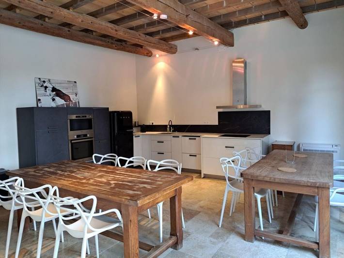 Location de vacances pour 8 personnes, avec Terrasse ainsi que Jardin et Piscine à Graveson - 4