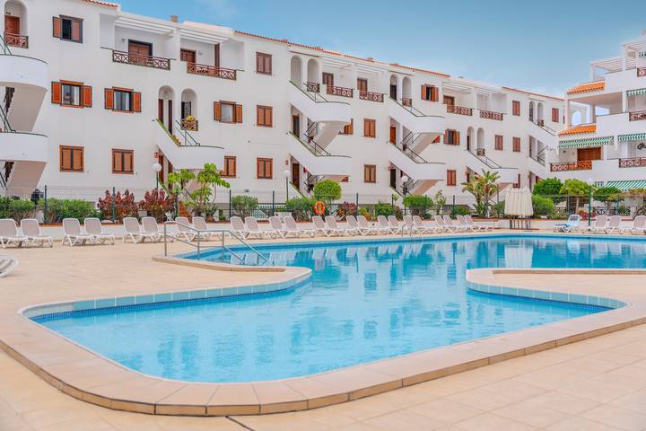 Apartamento entero, Apartamento Vacacional 'Victoria Court 2 51' con Piscina Compartida, Terraza Privada y Wi-Fi in Los Cristianos, Arona 