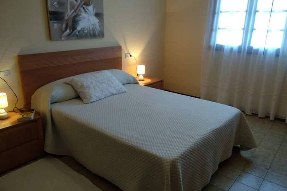 Entire apartment, Disconnectaengalicia Casa Montalvo - Top Floor in Portonovo, Sanxenxo