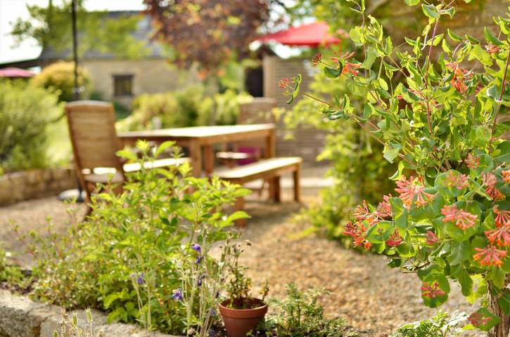 Gîte pour 6 personnes, avec terrasse ainsi que jardin et piscine