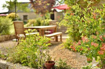 Gîte pour 6 personnes, avec terrasse ainsi que piscine et jardin à La Vraie-Croix