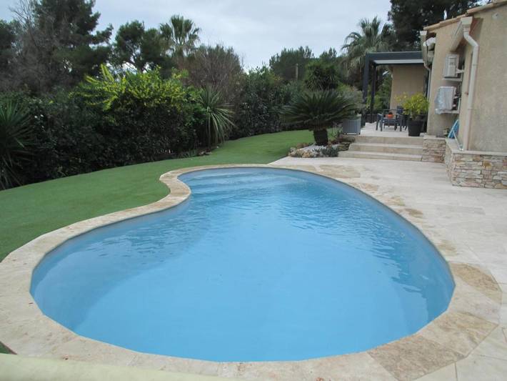 Chambre d’hôte pour 2 personnes, avec terrasse et piscine ainsi que vue et jardin