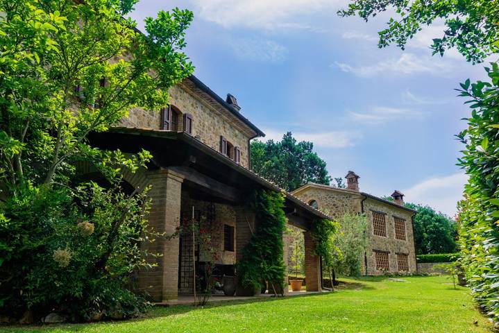 Villa Comunalia by MMega in Umbertide, Valtiberina