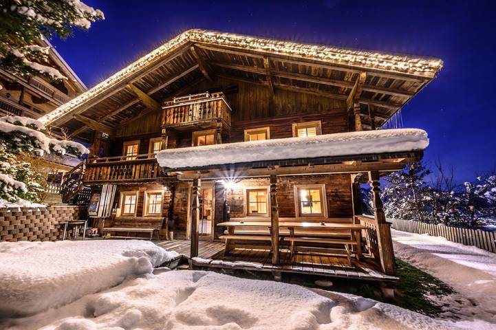 Bauernhof für 14 Personen, mit Balkon und Whirlpool sowie Terrasse und Garten in Kaltenbach