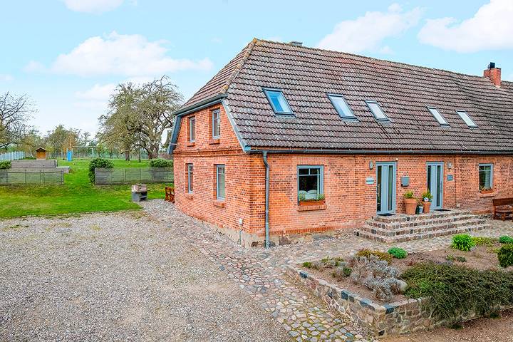 Ferienhaus für 7 Personen, mit Terrasse und Garten in Zierow