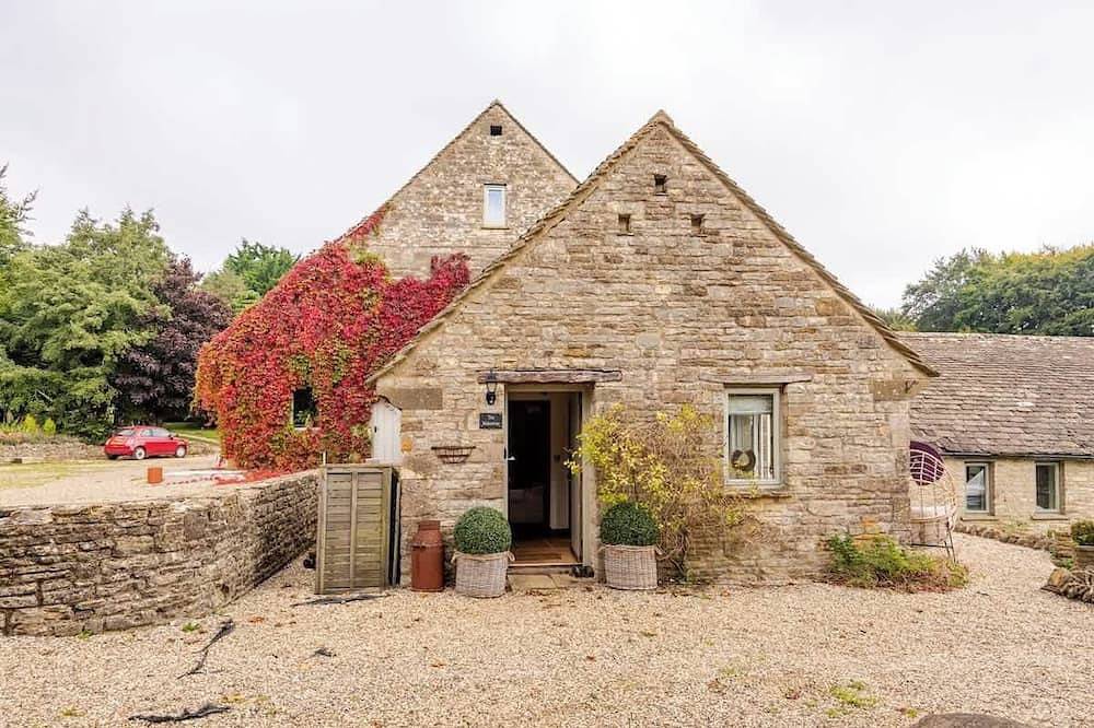 The Hideaway: Authentic Country Living in Cowley, Gloucestershire