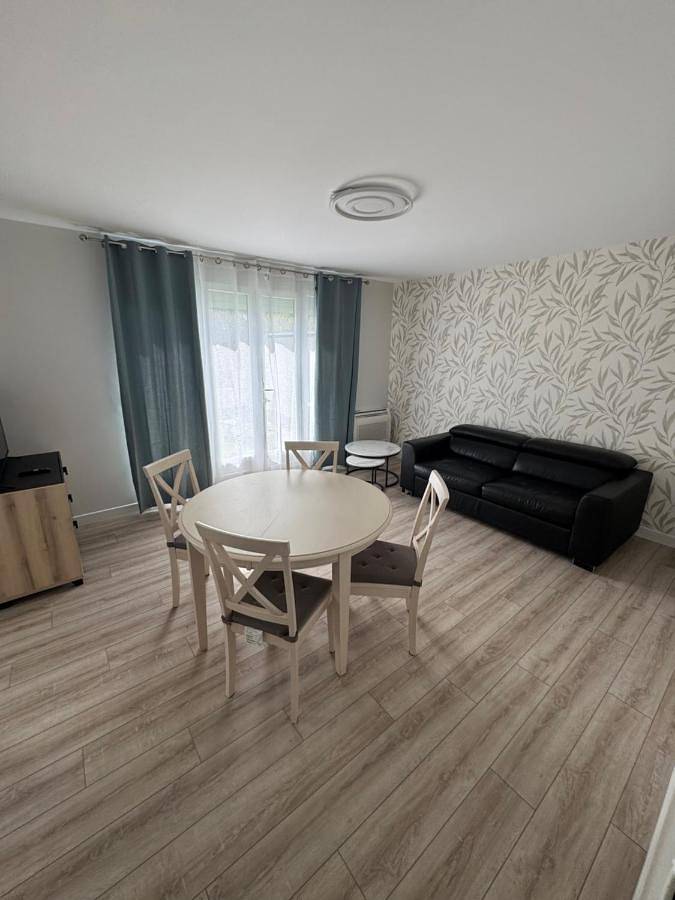 Appartement entier, Two-Bedroom Apartment in Morangis, Essonne