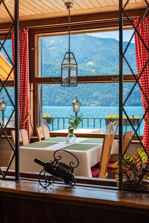 Seehotel Schwert in Vierwaldstättersee (SZ), Lac des Quatre-Cantons