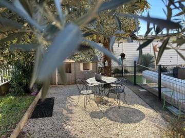 Location de vacances pour 2 personnes, avec jardin ainsi que terrasse et vue, animaux acceptés à Saint-Alban-Leysse