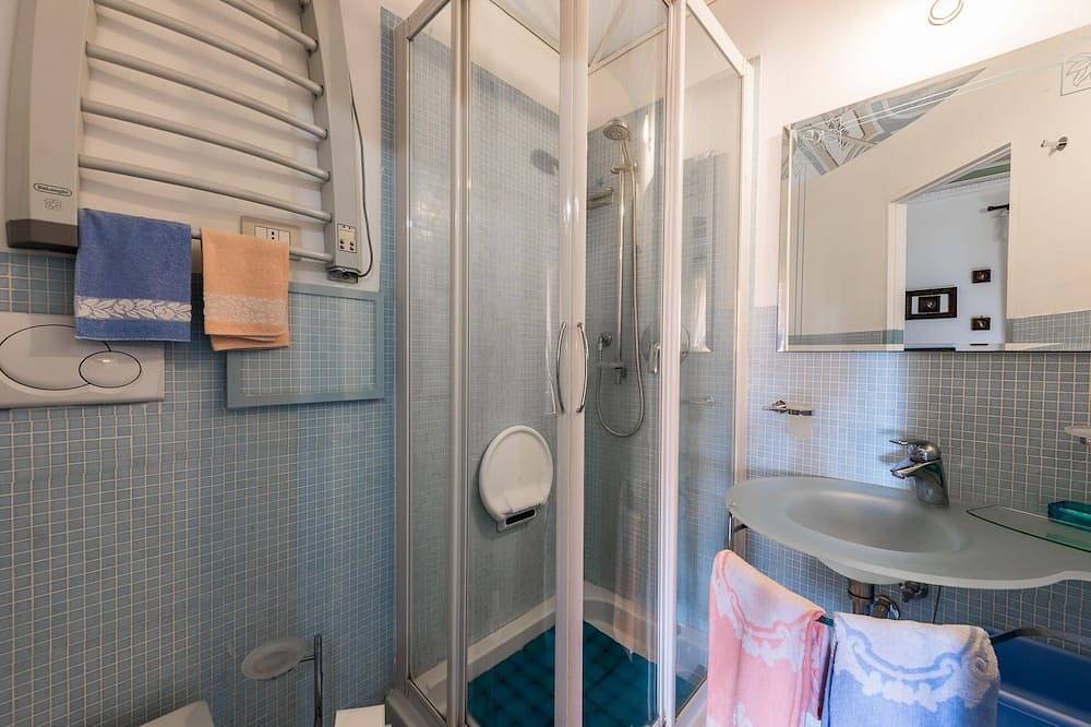Hauptschlafzimmer in Salina Äolischen Inseln 900 Meter vom Meer entfernt in Leni, Salina