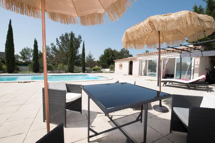 Location de vacances pour 10 personnes, avec Terrasse et Jardin ainsi que Piscine et Vue à Carnoux-en-Provence - 4