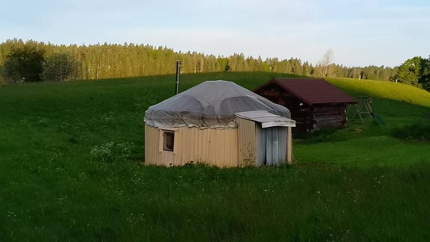 Tente pour 4 personnes, avec terrasse ainsi que jardin et sauna dans le Jura - 4