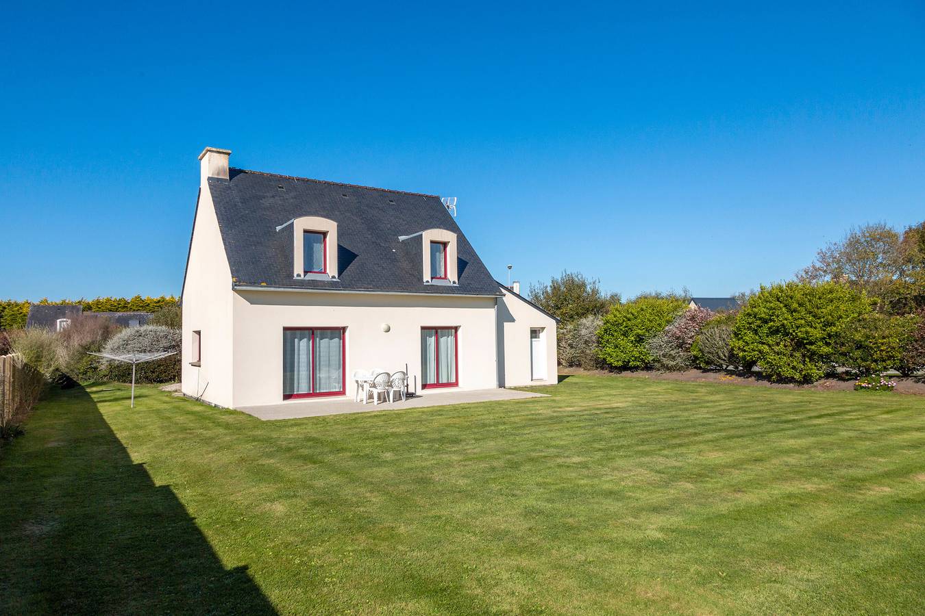 Holiday Home 'La Pause Bigoudène' with Private Terrace, Private Garden and Wi-Fi in Penmarc'h, Côte de Cornouaille