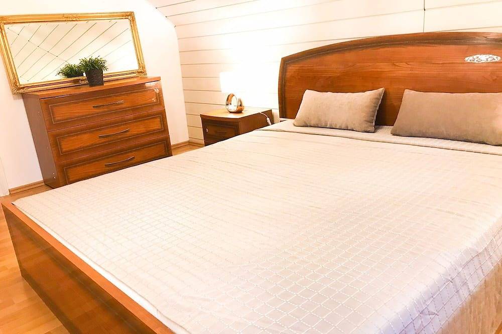 Ganze Wohnung, Ferienwohnung 150 qm mit Dusche für Familien, Business, Handwerker „“ in Falkensee, Havelland