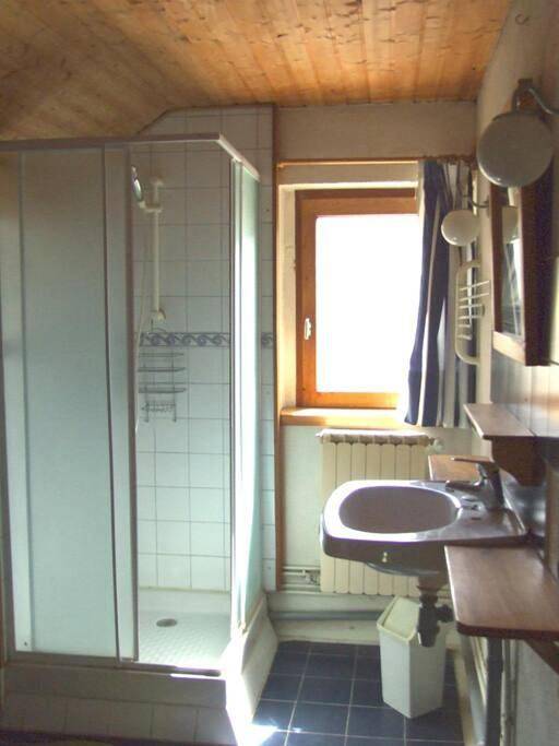 Gîte pour 8 personnes, avec balcon et vue ainsi que jardin et bassin pour enfant à Les Vigneaux - 4