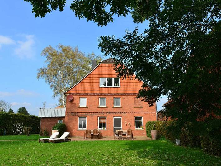 Ferienwohnung für 3 Personen, mit Balkon und Terrasse sowie Garten