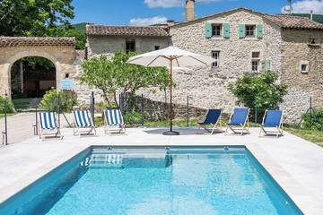 Location de vacances pour 19 personnes à Le Poët-Laval