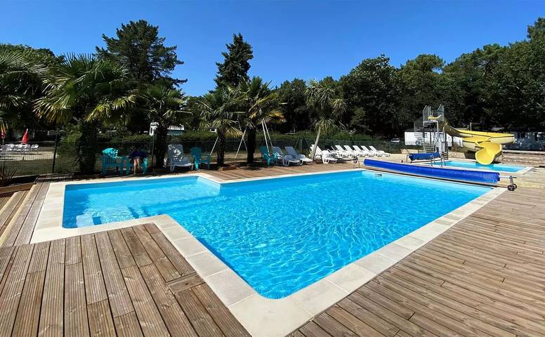 Mobil home pour 5 personnes, avec Terrasse ainsi que Piscine et Vue