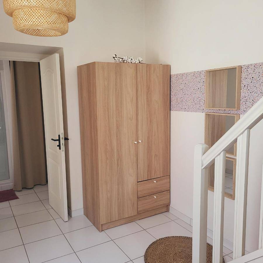 Appartement entier, One-Bedroom Apartment in Pont-de-l'Arche, Région de Les Andelys