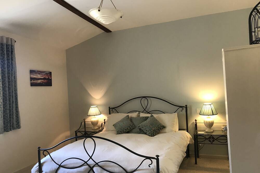 Romantic Cottage, secret Roof garden & Patio. Aircon. In Village centre Nr Sea. in Peyriac-de-Mer, Côte d'Améthyste