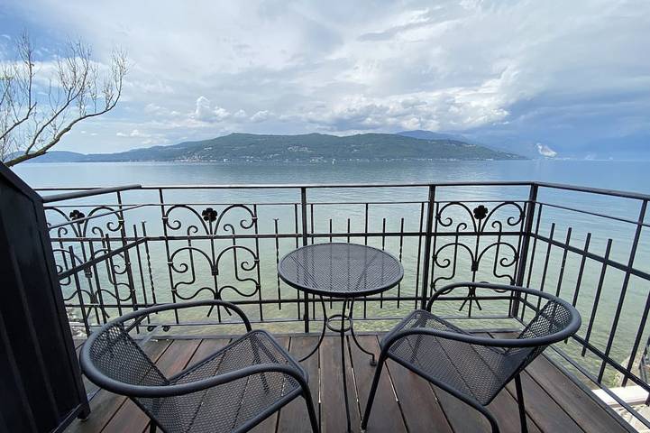 Ferienwohnung für 4 Personen, mit Balkon und Whirlpool sowie Garten
