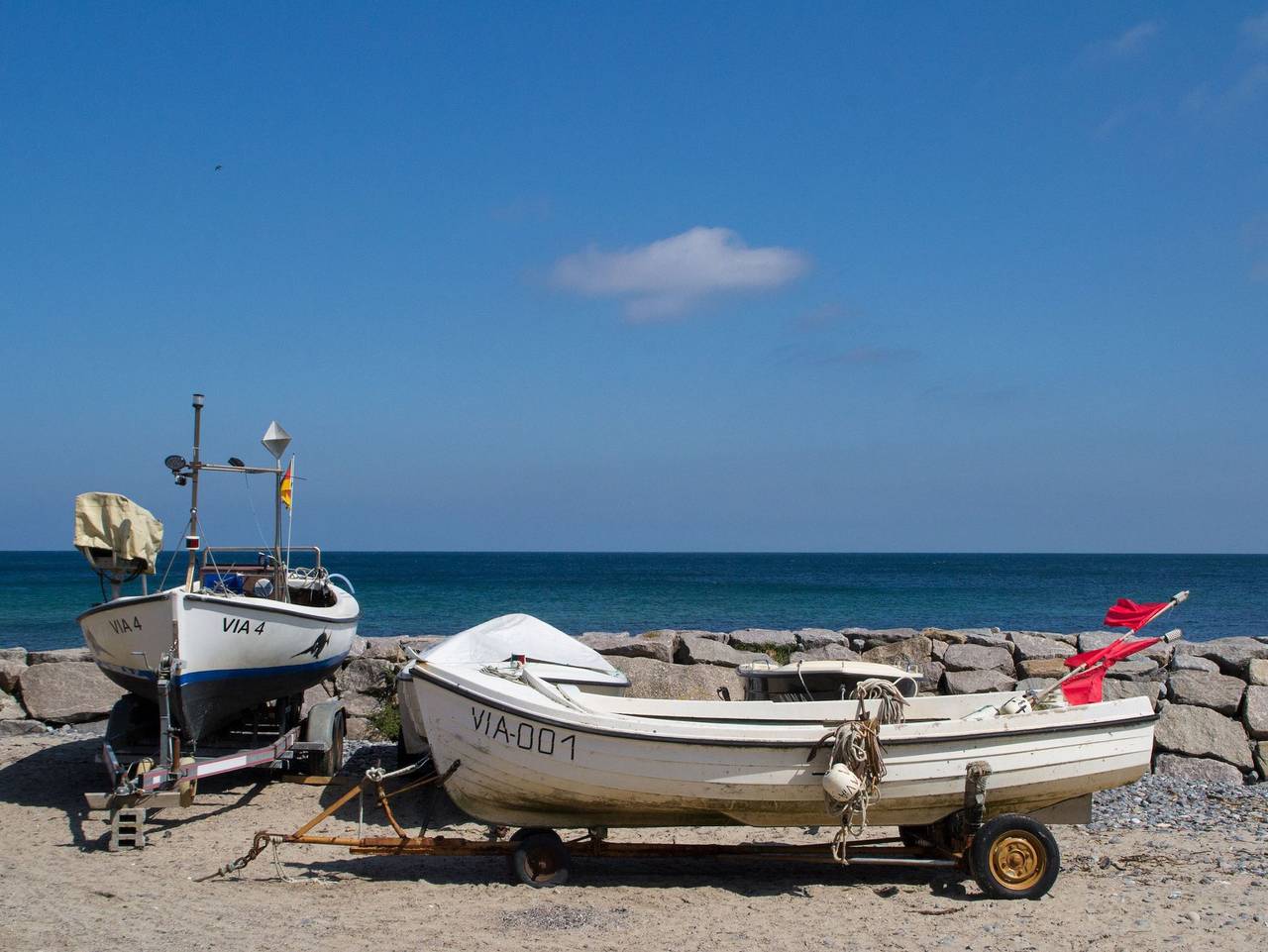 Ganze Ferienwohnung, Ferienhaus in Strandnähe mit Kamin und W-Lan - Ferienhaus mit Terrasse und Parkplatz in Lobbe, Mönchgut