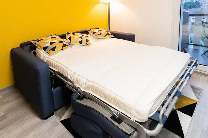 Appartement entier, Studio cosy avec balcon – Vue dégagée sur les toits de Dax in Dax, Région de Dax