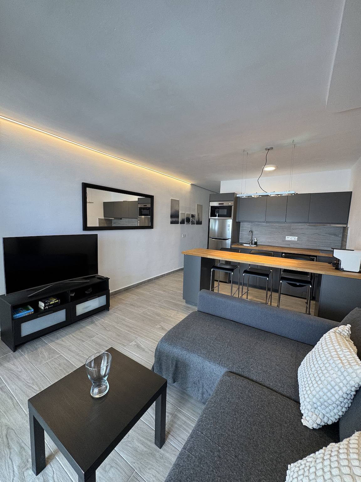 Entire apartment, Casahost Ocean Blue Pool View in Playa Bastián, Teguise