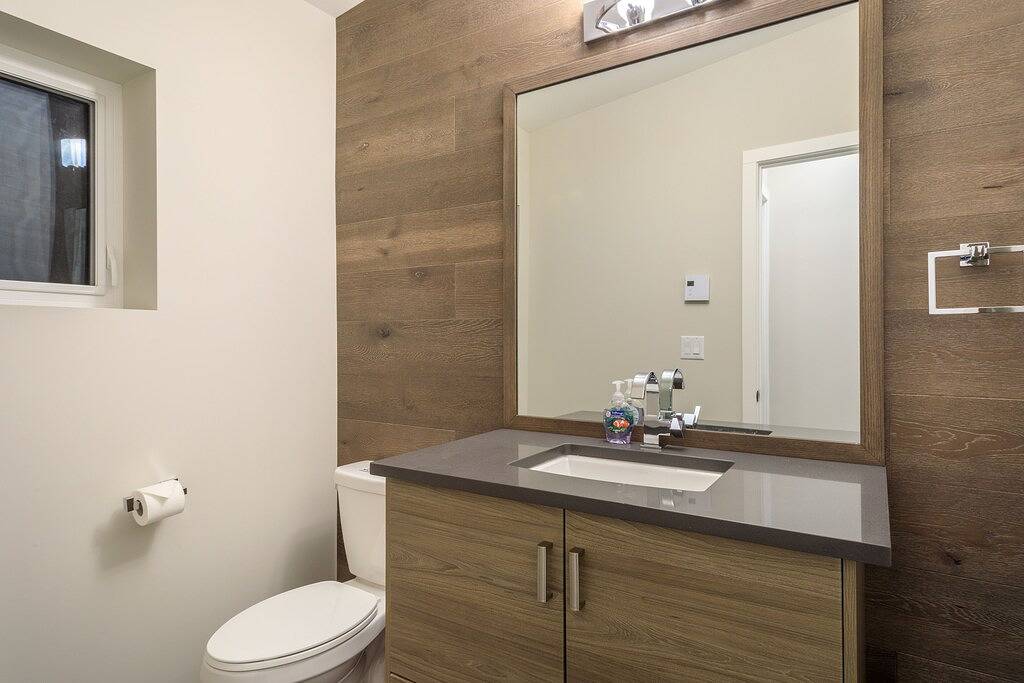 Ski-In / Ski-Out. Gerade gebaut, 4 Schlafzimmer, 3. 5 Badezimmer modernes Stadthaus, 12 Personen in Kicking Horse