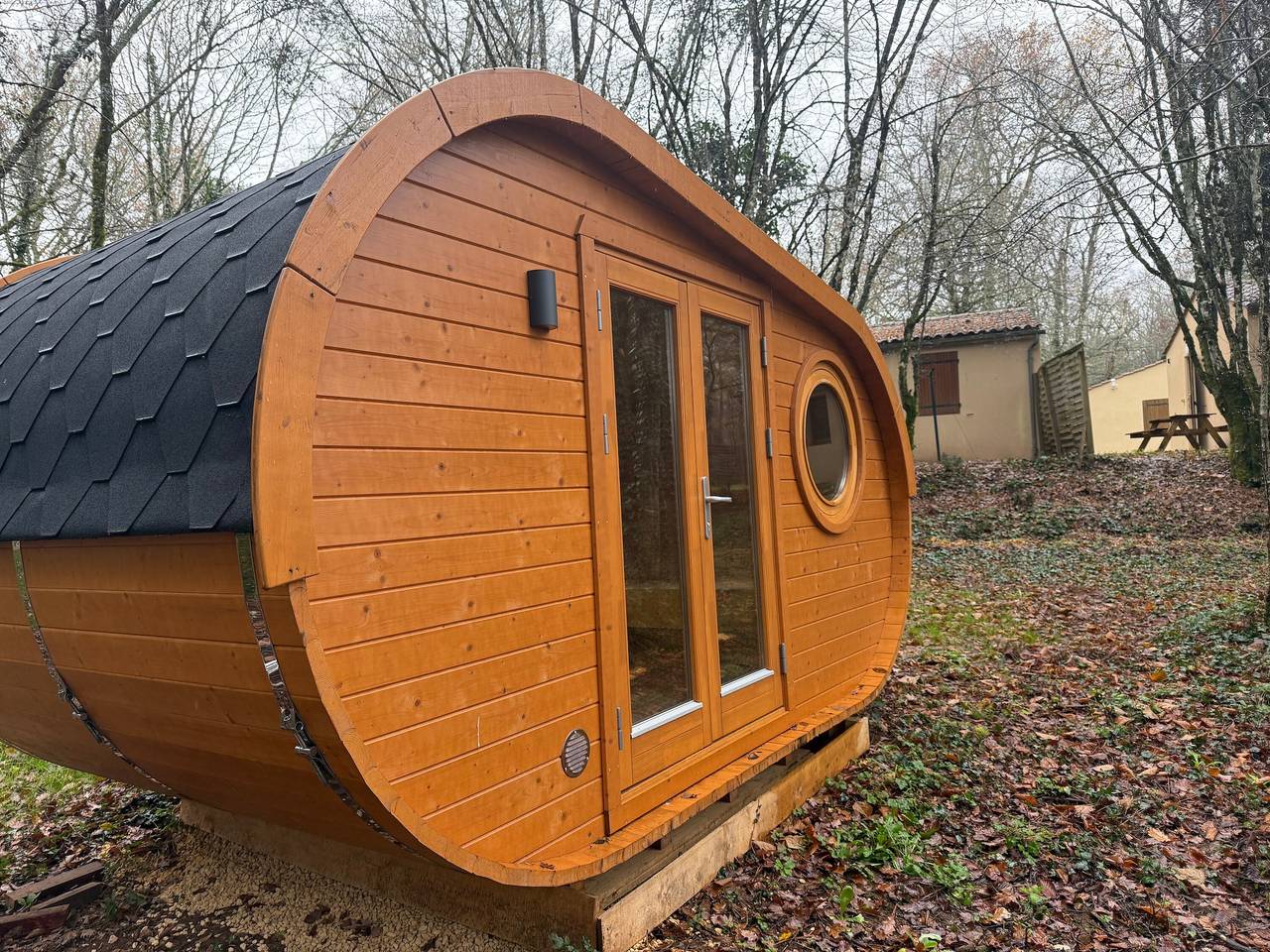 Appartement de vacances entier, Tiny Home « Logement Insolite 3 Personnes » avec Piscine Commune, Terrasse Privée et Wi-Fi in Calviac-en-Périgord, Périgord Noir