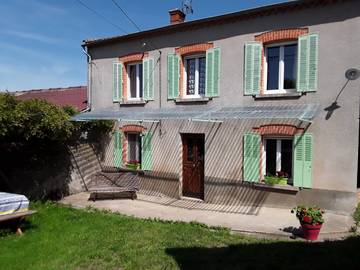 Gîte pour 6 personnes, avec terrasse et jardin à Auzon