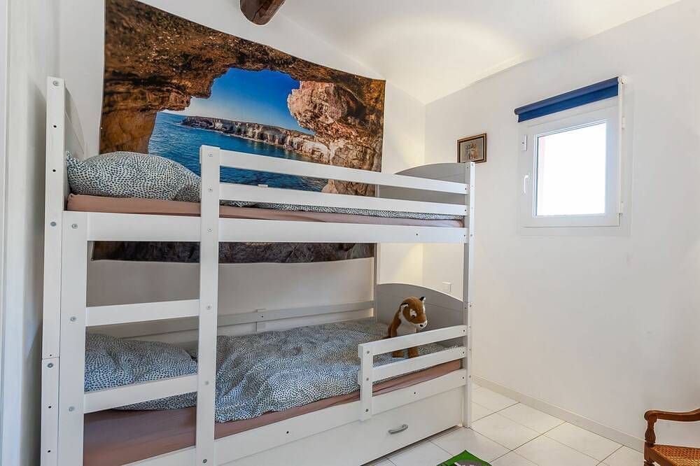 Alleinstehendes Ferienhaus mit Klimaanlage,  W-Lan, Whirlpool, privatem Pool, Tv, Innenhof in Caumont-sur-Durance, Vaucluse