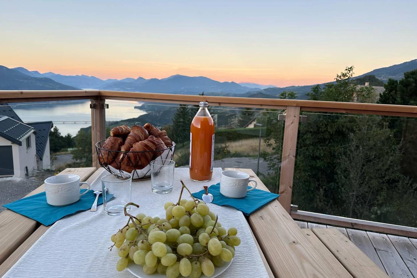 Spacious house with stunning views, Puy-Sanières in Puy-Sanières, Parque Nacional de los Ecrins
