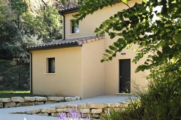 Cottage pour 2 personnes, avec jacuzzi à Saint-Restitut