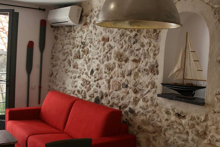 Appartement entier, Charmant studio- coeur vieille ville d'antibes proche mer et rempart in Antibes, Côte méditerranéenne (France)