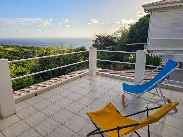 Location de vacances pour 4 personnes, avec terrasse et jardin ainsi que piscine et vue dans Bellefontaine (Martinique) - 2