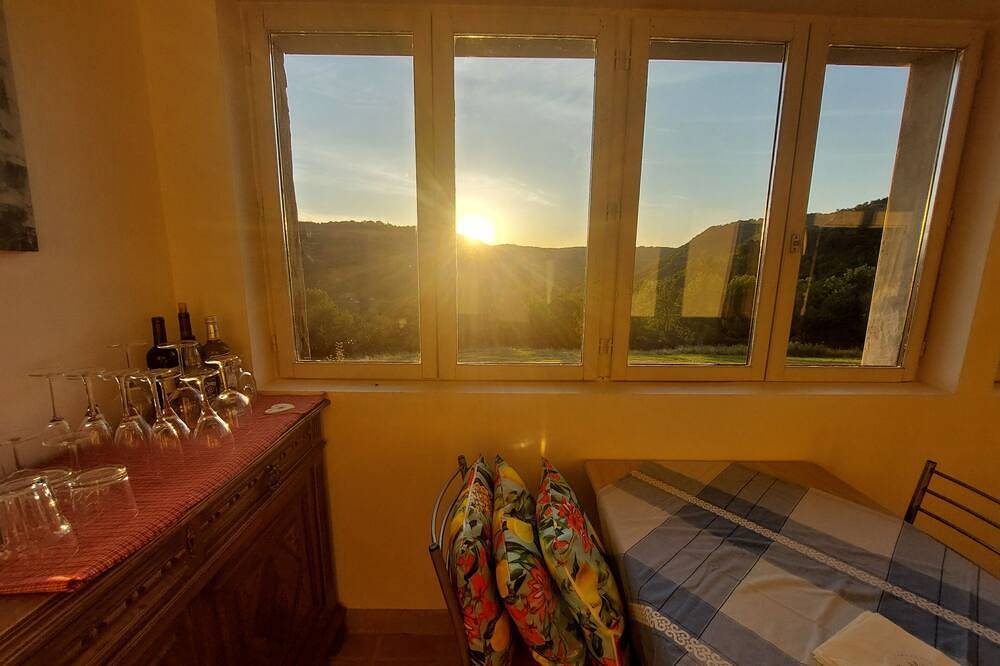 Cliff View and Private Pool with breathtaking views at Saint Antonin Noble Val in Saint-Antonin-Noble-Val, Tarn-et-Garonne