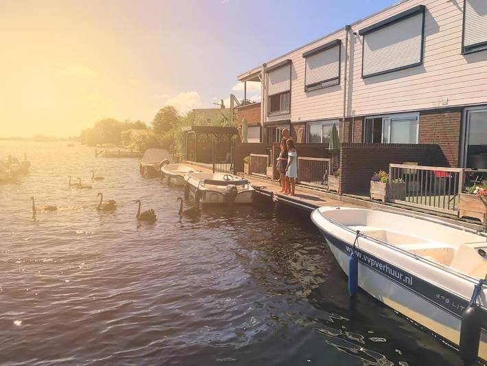 Hotel para 7 personas, con jardín además de vistas y vistas al lago - 1