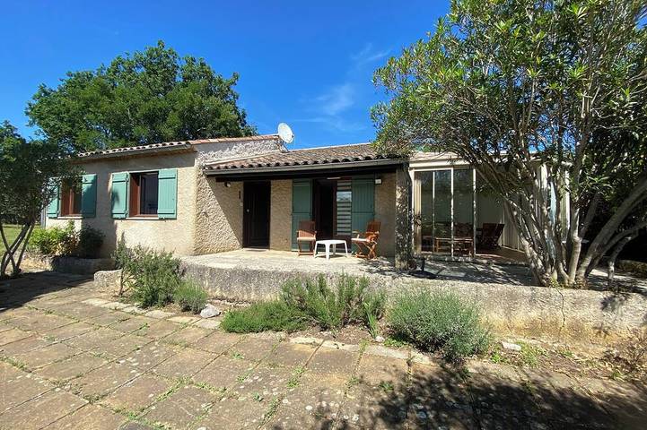 Location de vacances pour 6 personnes, avec jardin à Saint-André-de-Cruzières