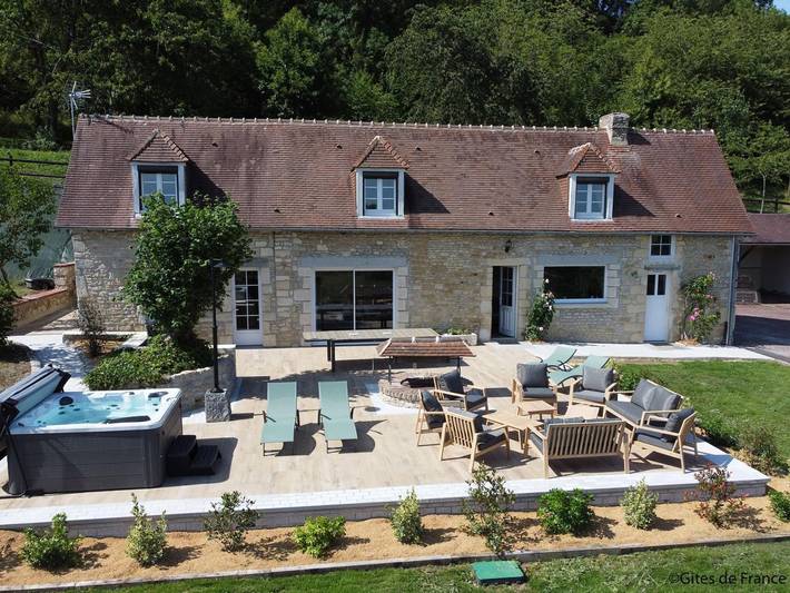 Gîte pour 10 personnes, avec jardin et jacuzzi dans Saint-Germain-de-Clairefeuille
